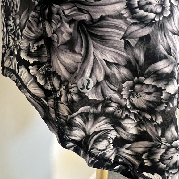 Lululemon Sculpt Tank Tie Back
Night Garden Ice Grey Black / Ice Grey - Picture 2 of 6